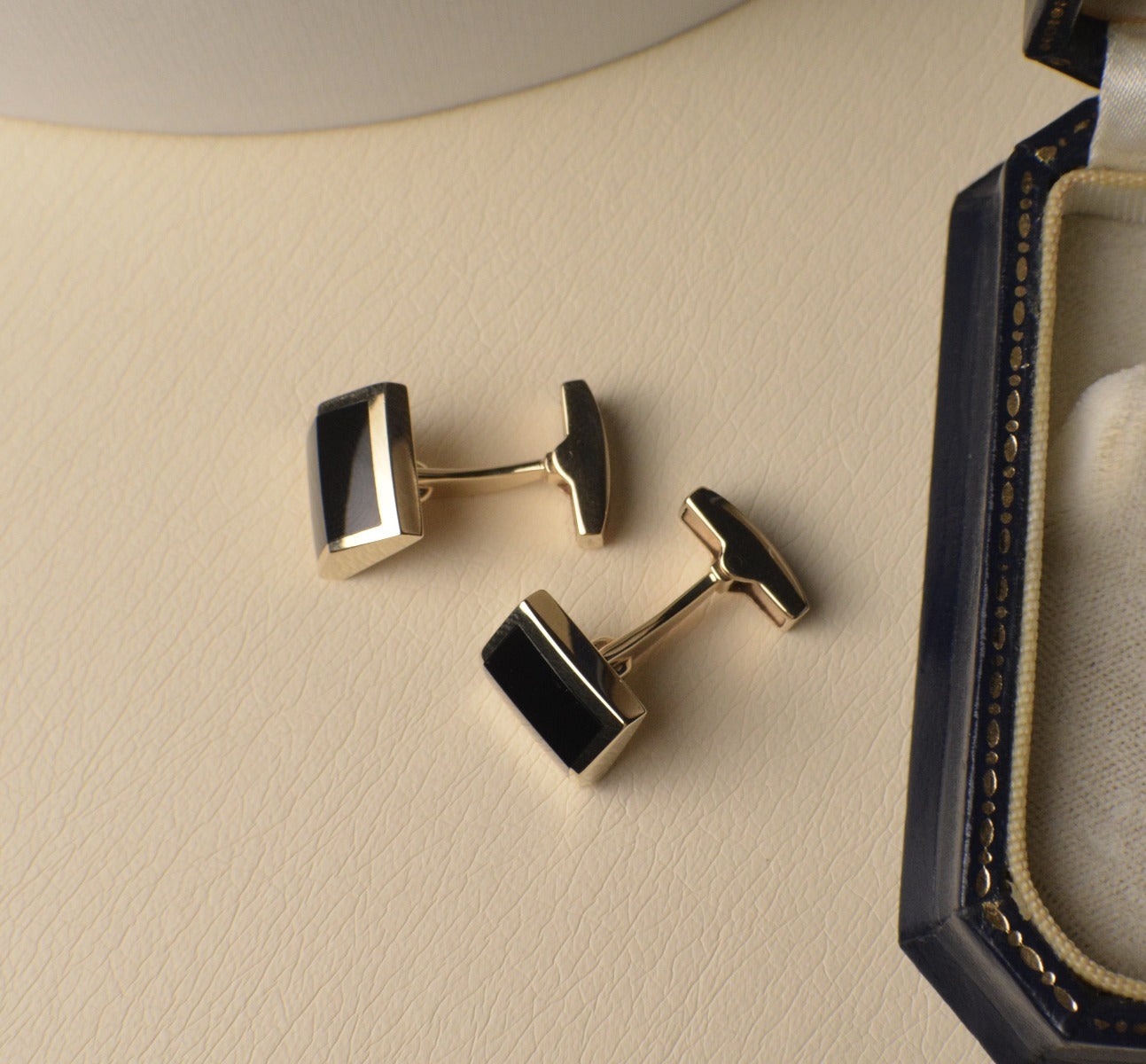 9ct Yellow Gold Cufflinks set with cut Onyx