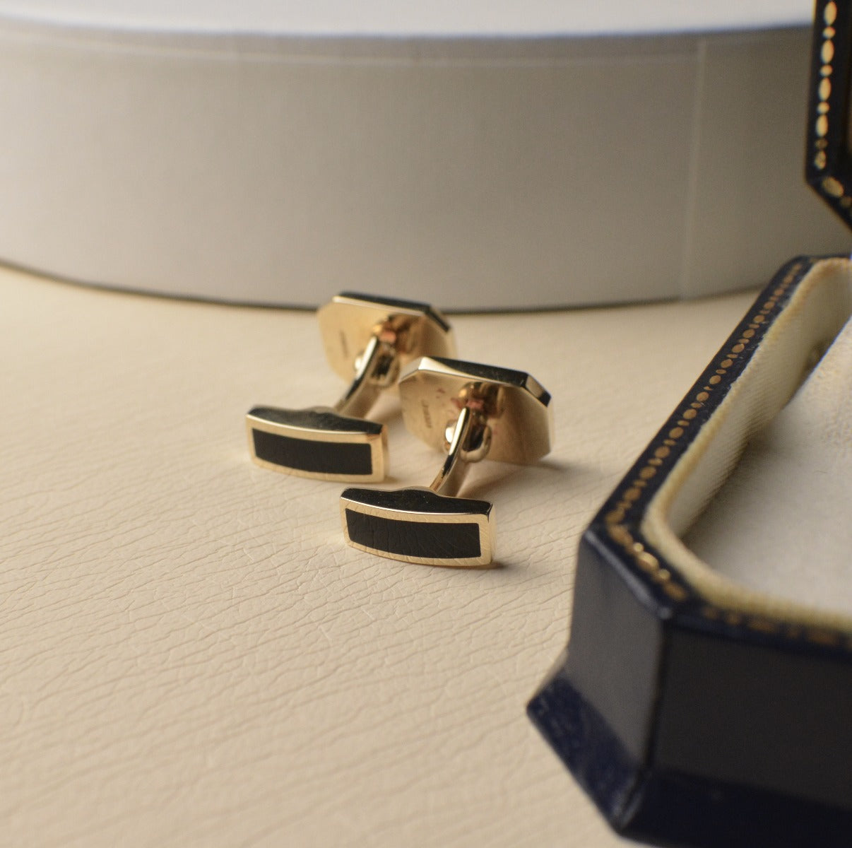 Hallmarked 9ct Yellow Gold Cufflinks set with Onyx