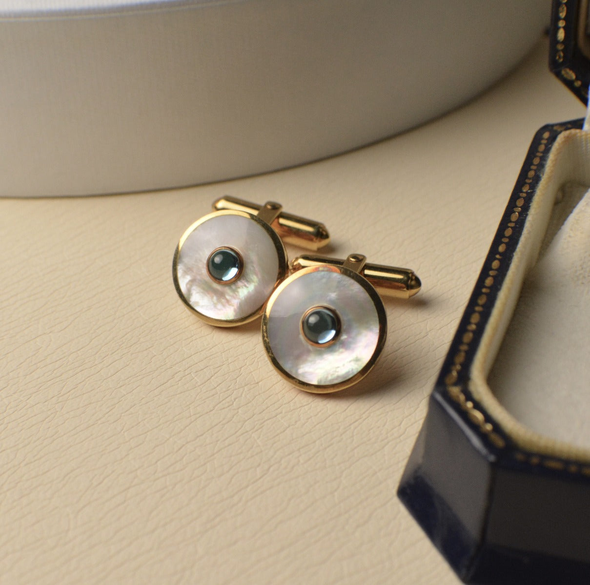 18ct Hallmarked Yellow Gold Cufflinks set with Mother of Pearl & Blue Tourmaline