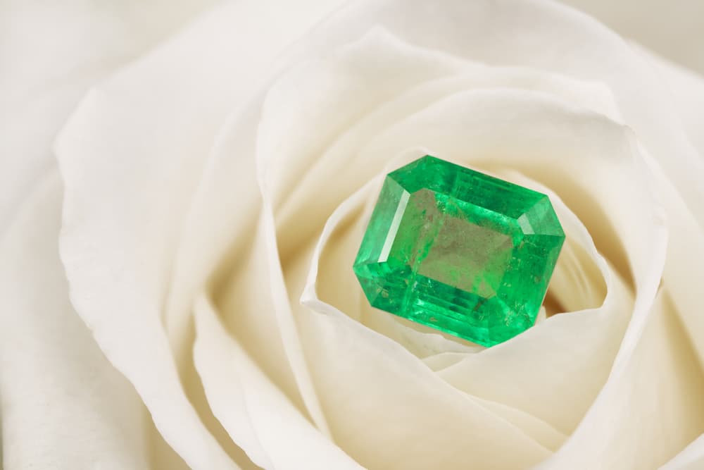 The Benefits of Owning Emerald Jewellery: From Fashion to Healing