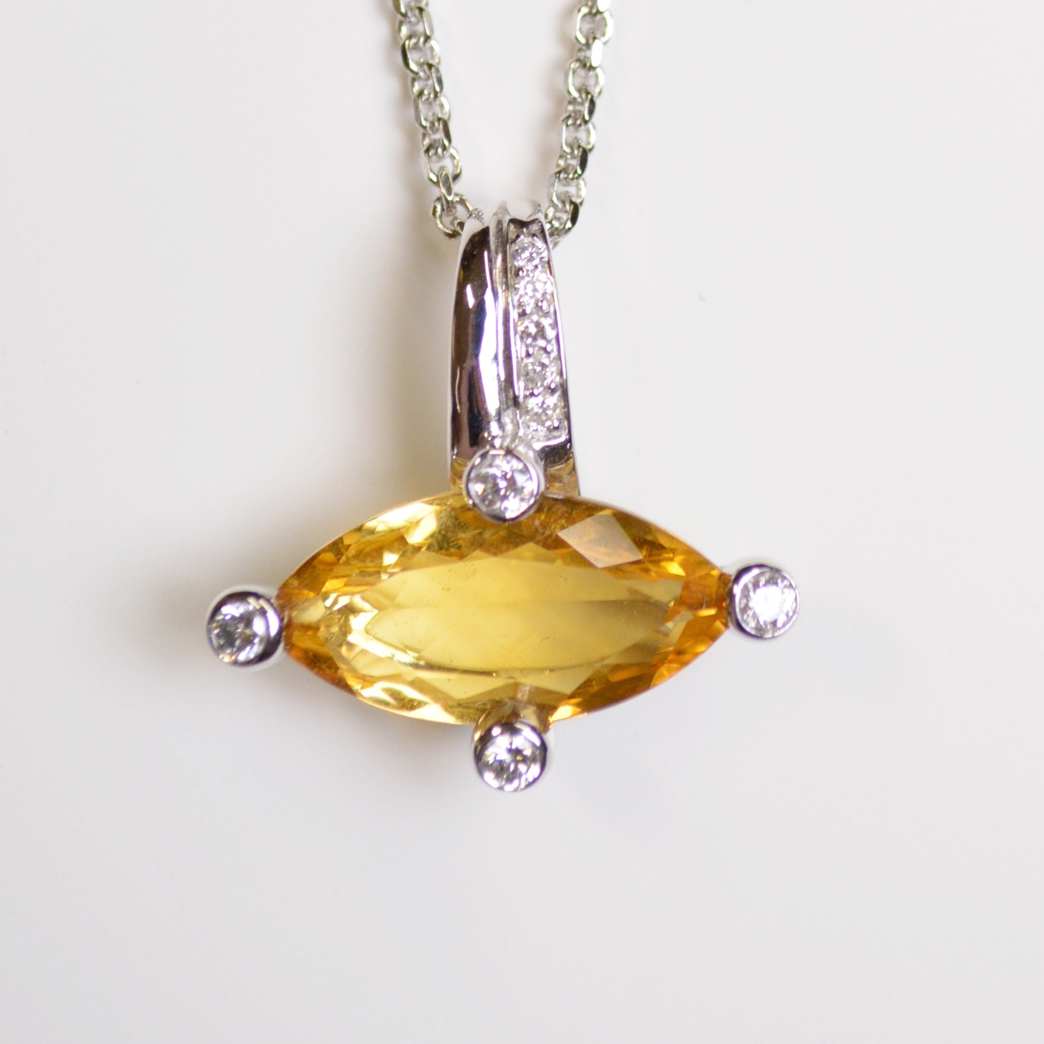 ER5947 Citrine & Diamond Pendant in 18ct White Gold