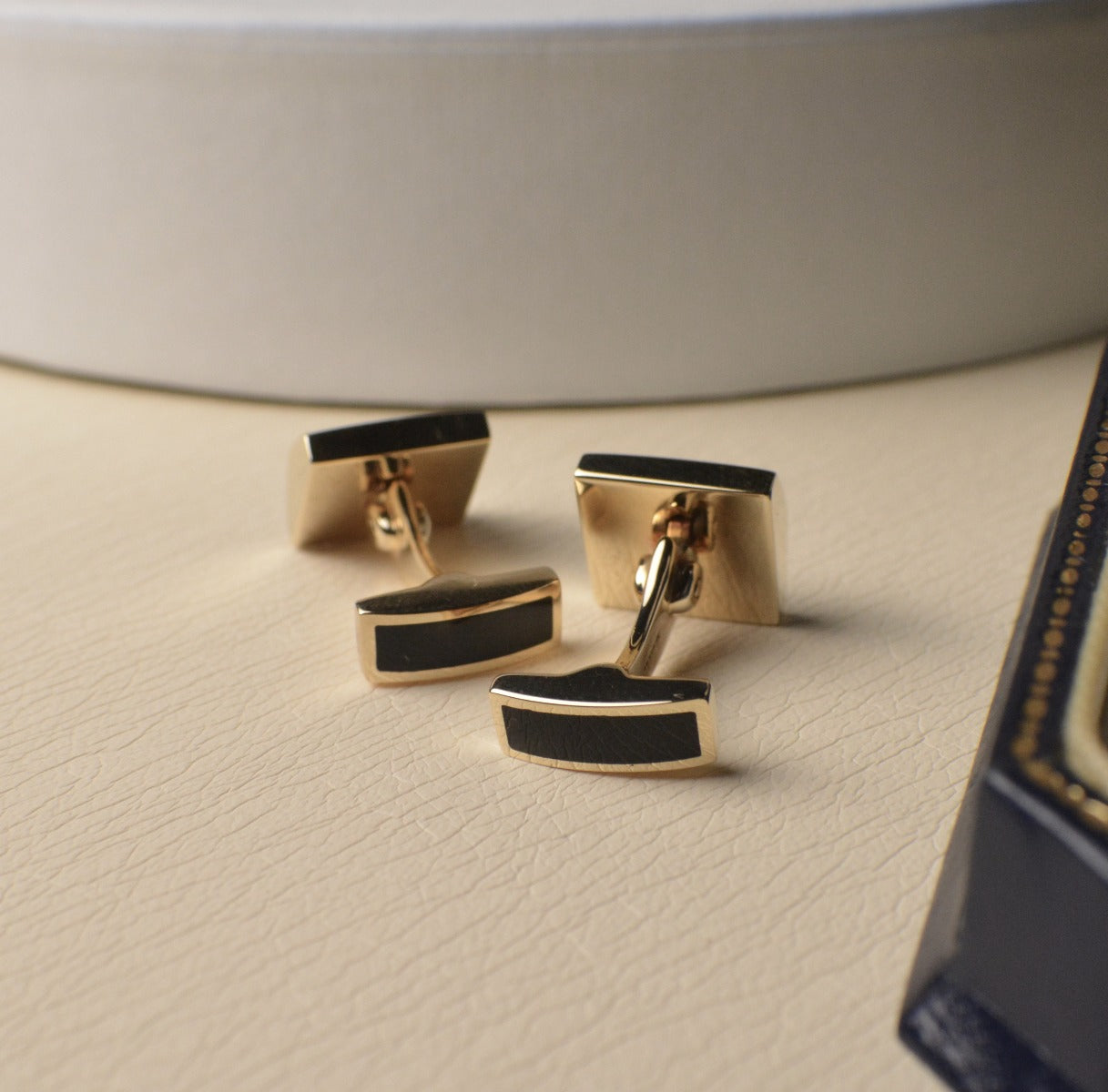 9ct Yellow Gold Cufflinks set with cut Onyx
