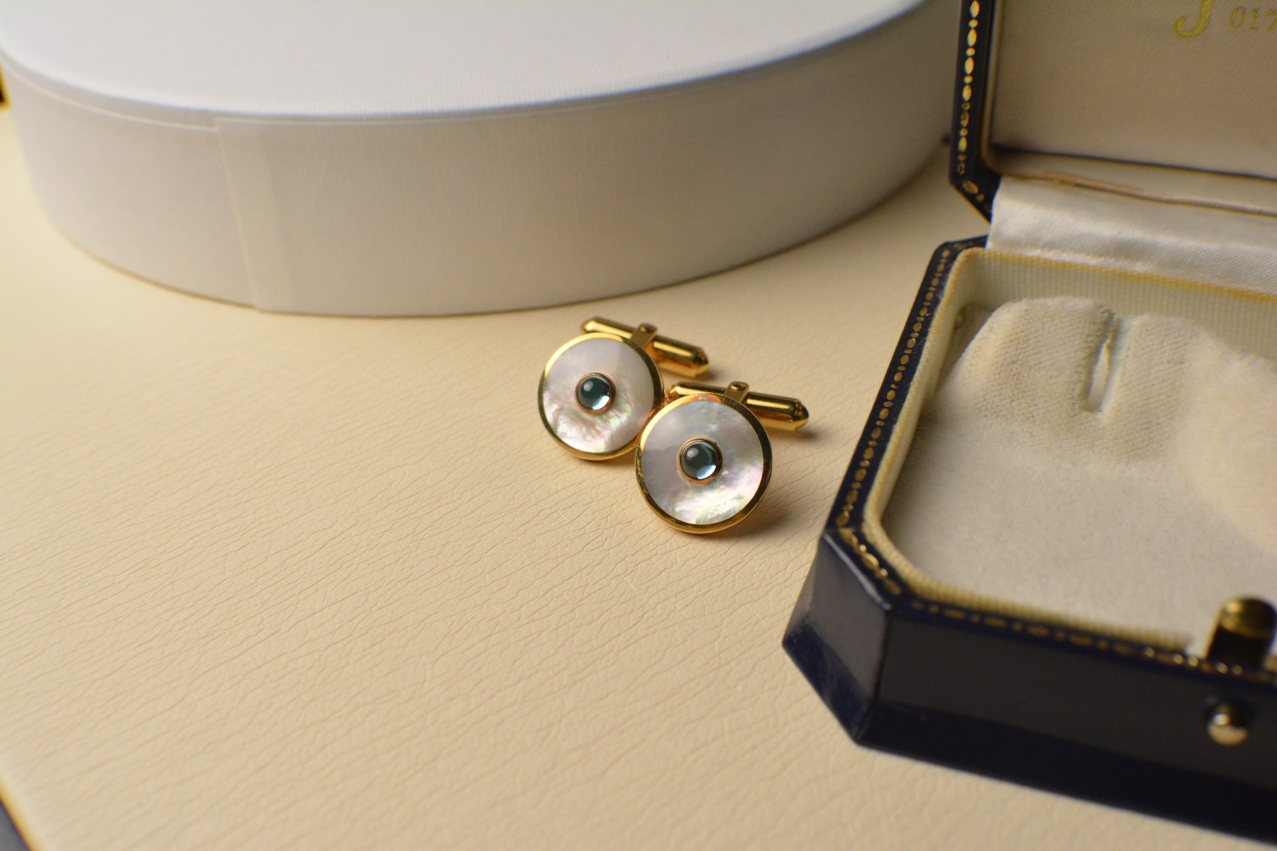 18ct Hallmarked Yellow Gold Cufflinks set with Mother of Pearl & Blue Tourmaline