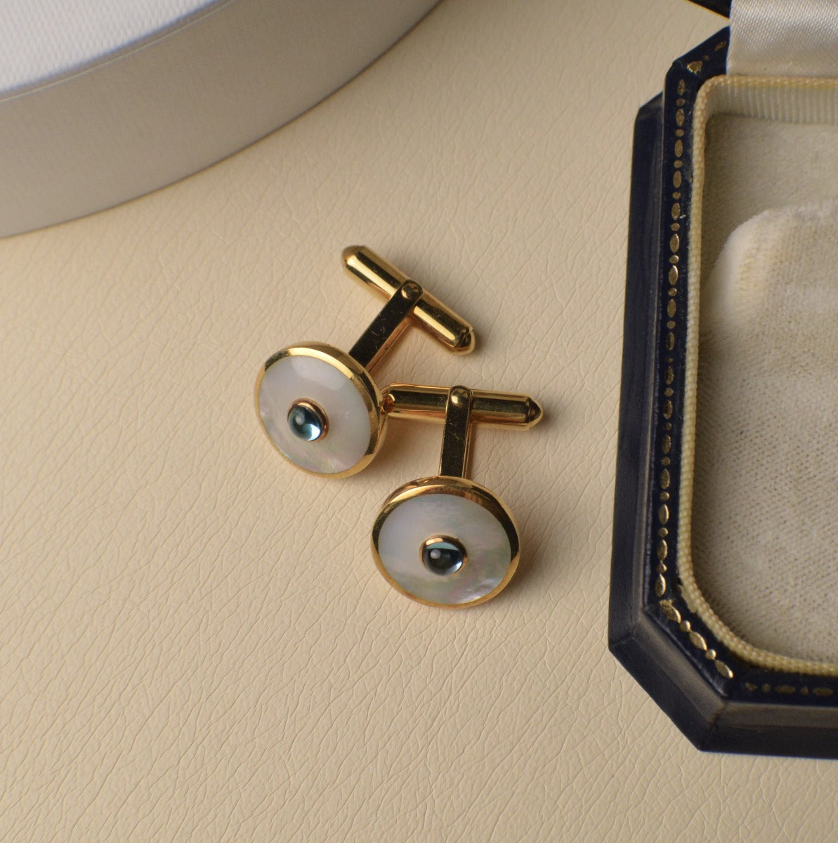 18ct Hallmarked Yellow Gold Cufflinks set with Mother of Pearl & Blue Tourmaline
