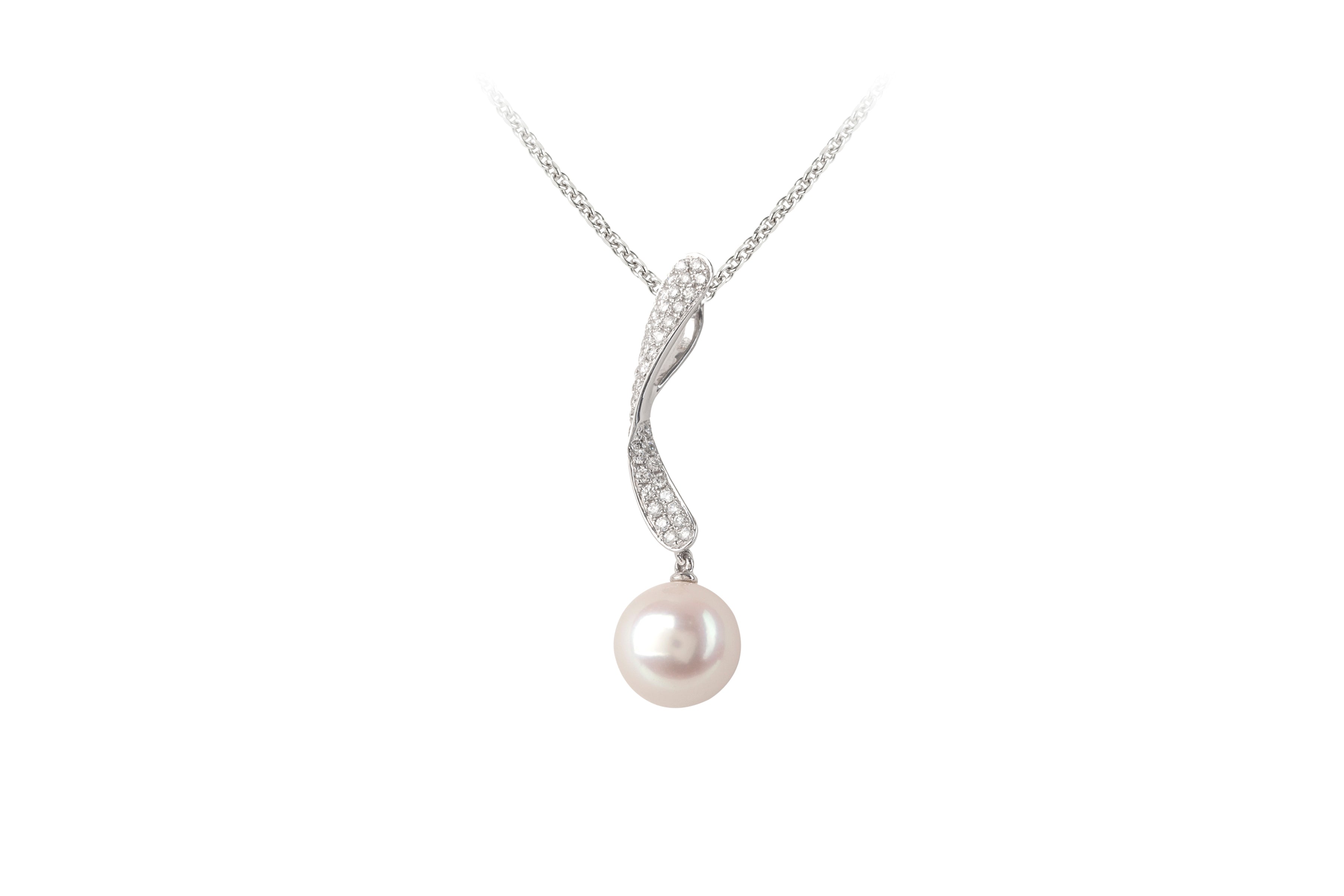 Cultured Fresh Water Pearl & Diamond Pendant & Chain in 18ct White Gold